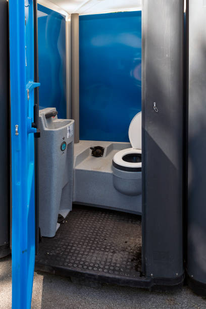 Best Porta potty rental near me  in Fredericksburg, IA